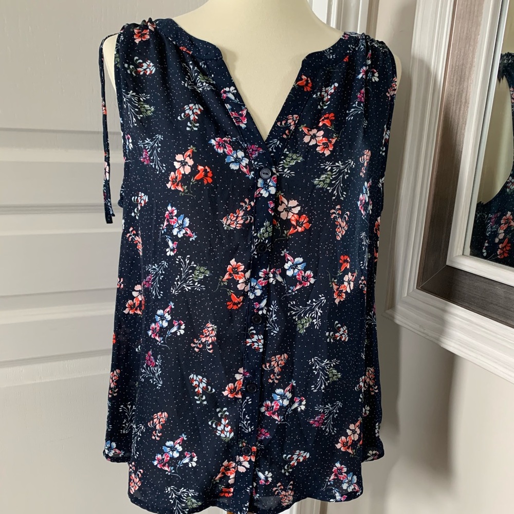Sleeveless floral women’s top